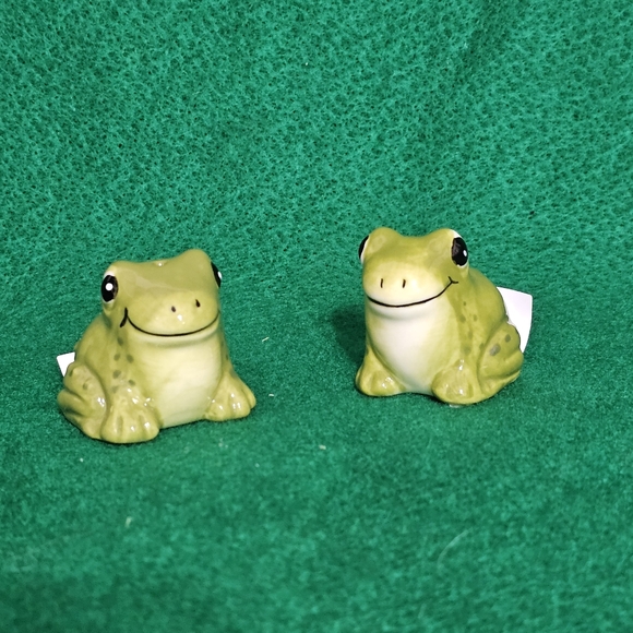 FROG Salt & Pepper Shakers from Cracker Barrel - Picture 1 of 7
